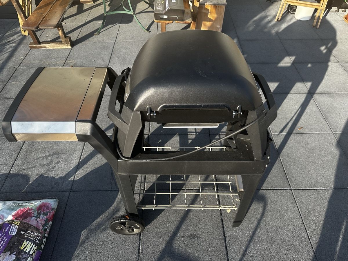 Grils: Weber Pulse 2000 mit Rollwagen + Original Weber Abdeckhaube  – Neuf (Voir description) à Biel/Bienne par Violetbutterfly 3