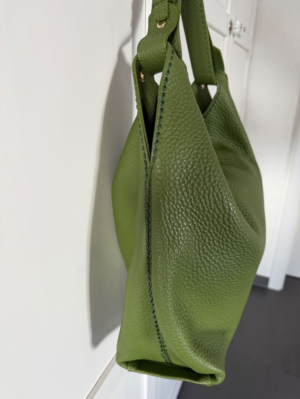 Taschen für Damen: Lederhandtasche neu, olive / grün – Neu (gemäss Beschreibung) aus Horgen von Dorastar 1