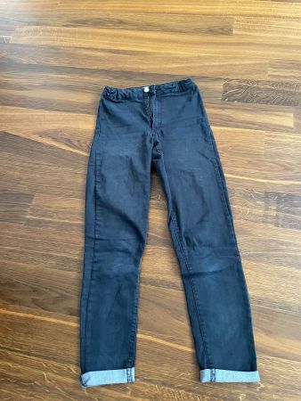 schwarze enge Jeans- elastisch