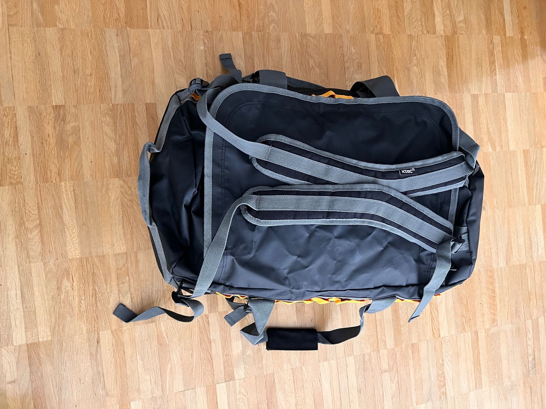 Borse: Ktec Duffelbag 60L Schwarz – Usato da St. Gallen venduto da ryo83
