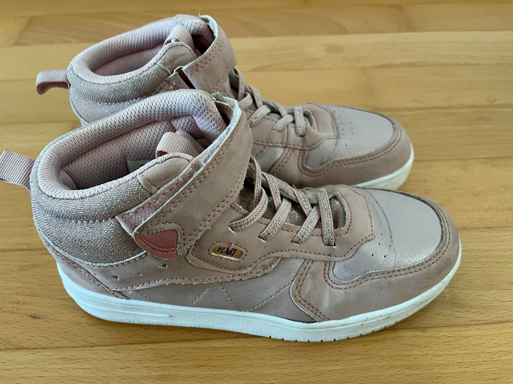 Schuhe für Mädchen: Mädchen Sneaker mit Blinkfunktion, Gr. 35 – Gebraucht aus Muttenz von Juvenile33 2