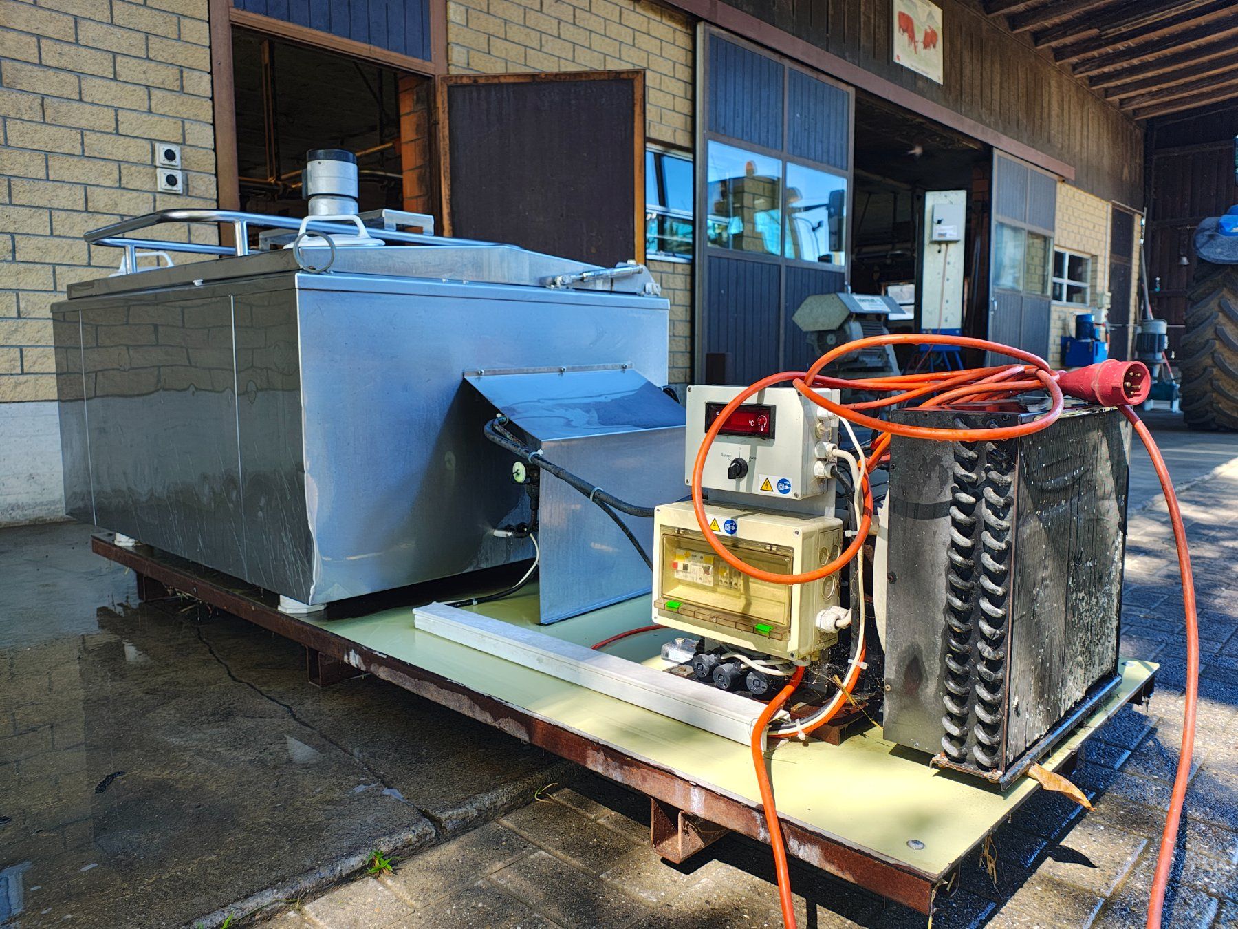 Tecnica di mungitura: MILCHTANK 600 Liter – Usato da Lostorf venduto da Agrisenn
