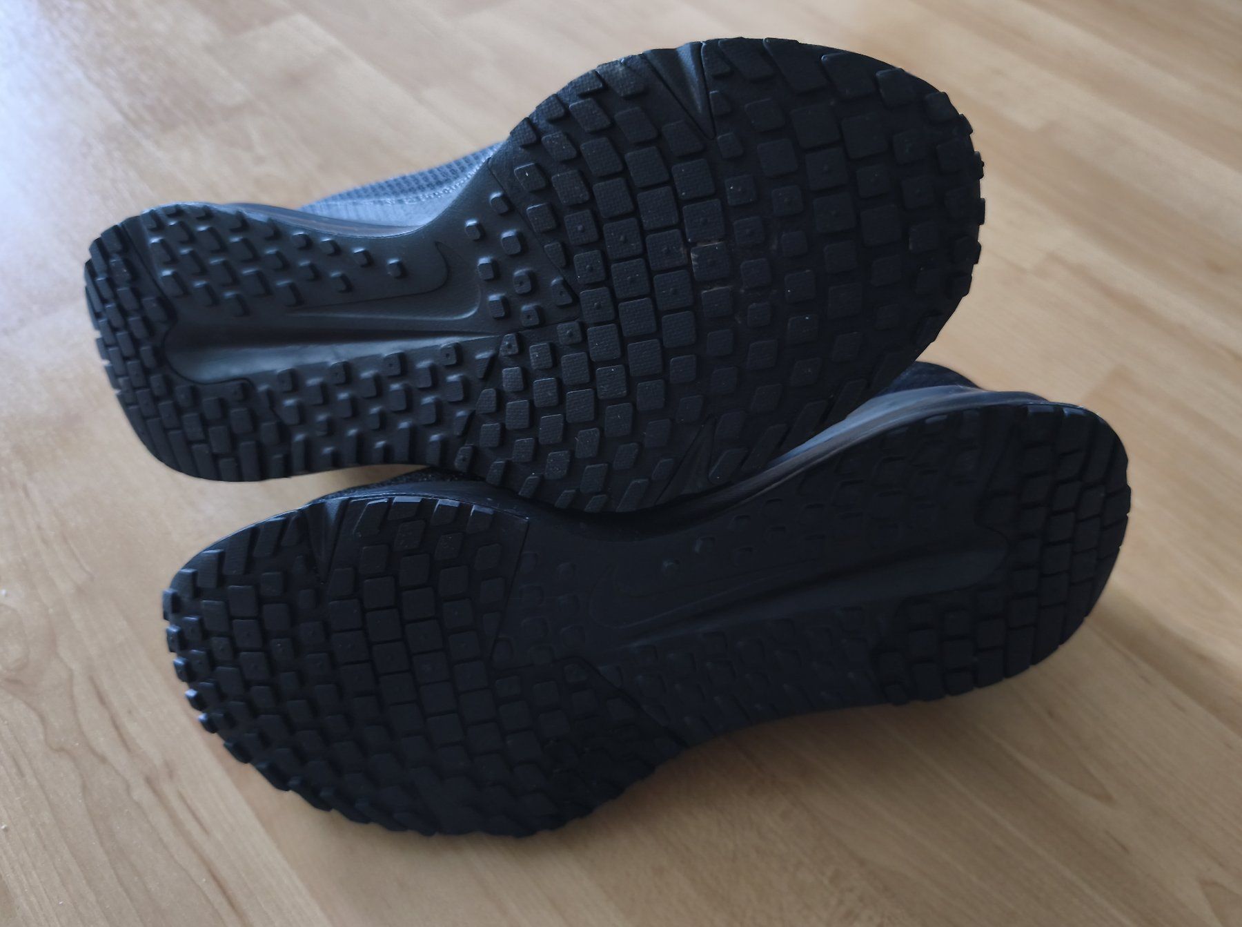 Nike Scarpe da donna: NIKE RUN DEFY Laufschuh Gr. 40, schwarz – Usato da Rüti ZH venduto da mome8 6