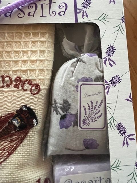 Altro per la cura del corpo: Geschenkbox Monaco Geschirrtuch, Lavendelseife und Säckli – Nuovo e nell'imballaggio originale da Mönchaltorf venduto da lubusc 3