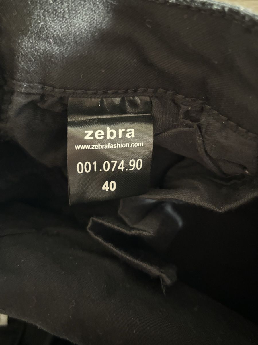 Zebra Jeans: Schwarze Damenjeans (Länge 3/4) – Nuovo (secondo la descrizione) da Gasel venduto da Sunisshining123 4