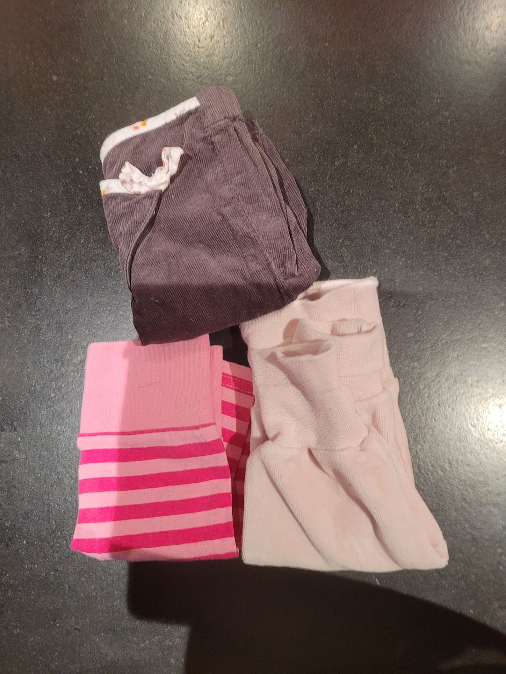 Lotti & Set di vestiti: Grosses Mädchen Kleiderpaket Gr. 50/56 – Usato da Trub venduto da meless 3