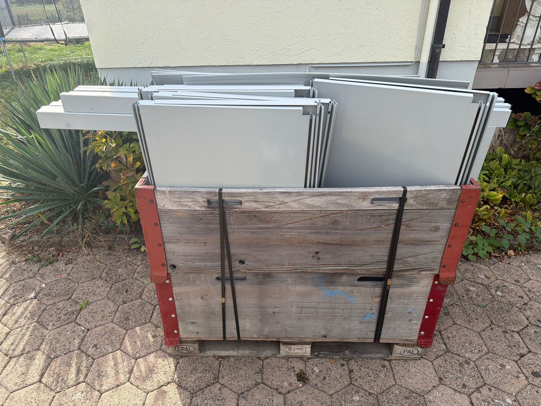 Regale: Metallgestell – Gebraucht aus Fislisbach von Aleksandar055 1