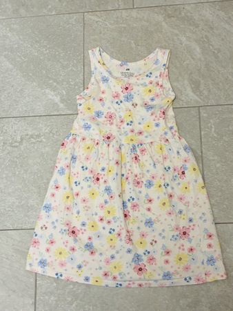 H&M Kleid Blumenmuster Gr. 122/128, Sommerlich leicht