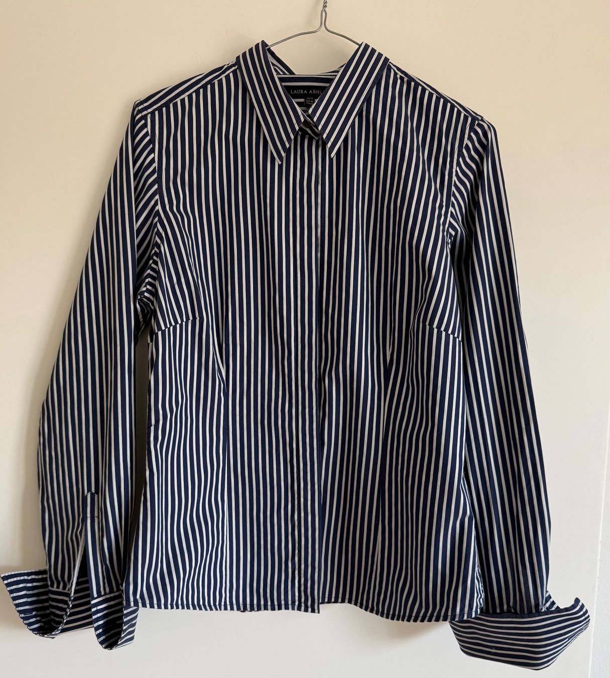 Laura Ashley Camicette: Gestreifte Bluse Laura Ashley – Usato da Luzern venduto da Mamutpe