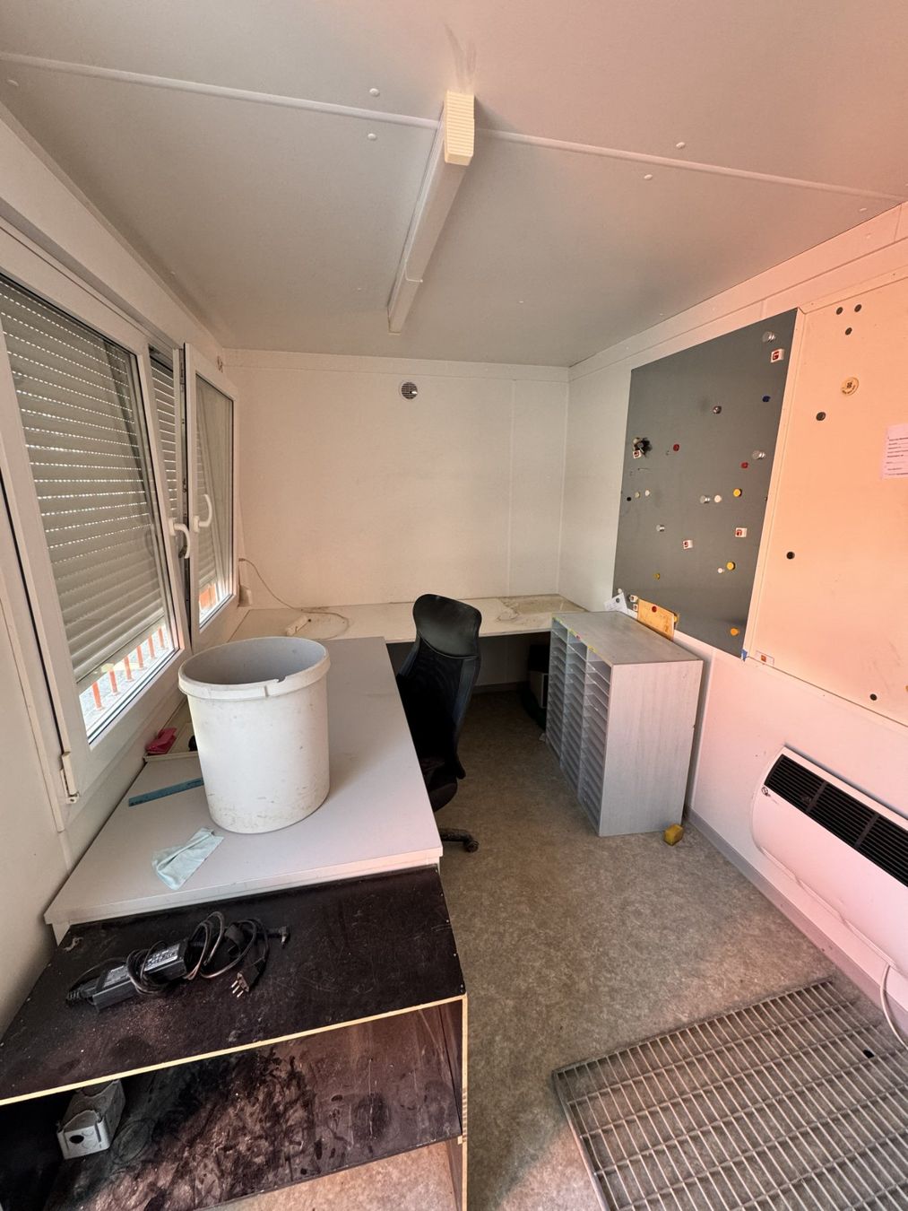 Baucontainer: Polierbaracke gross inkl. Inhalt – Gebraucht aus Hunzenschwil von Zubler_AG_5502 3