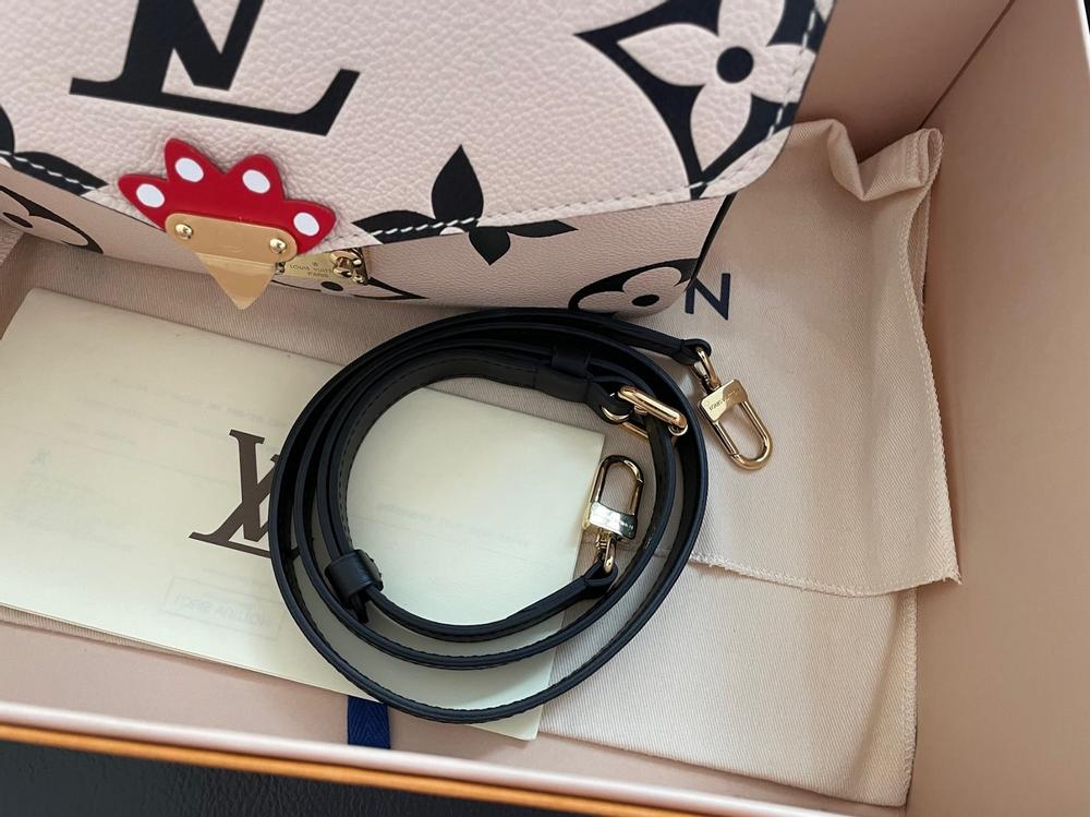 Louis Vuitton Crafty Pochette Metis Cream