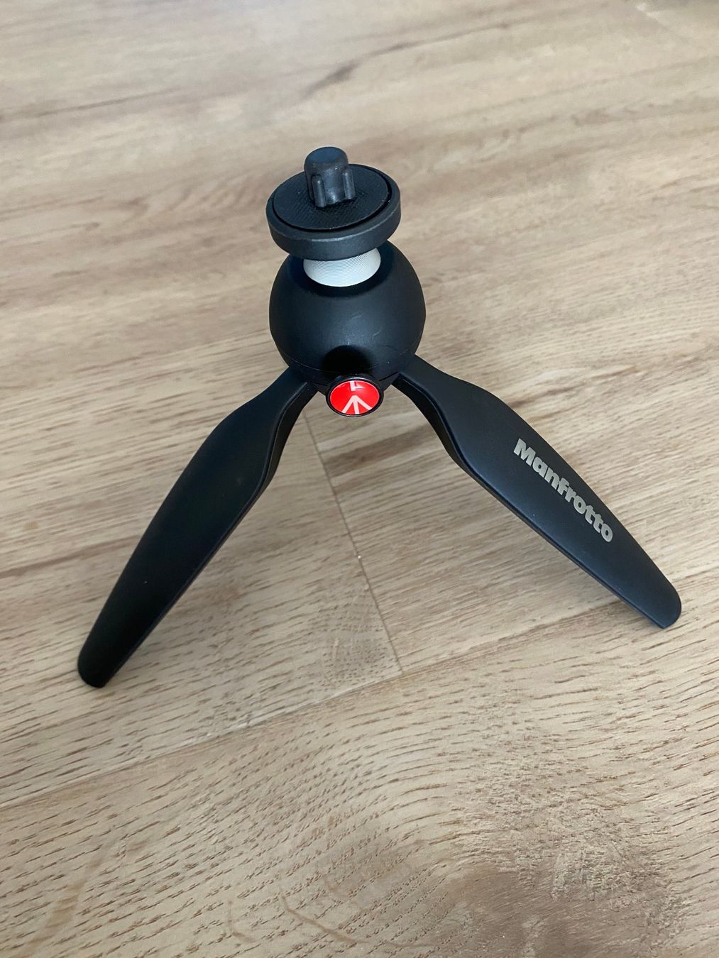 Manfrotto Treppiedi & Teste: Manfrotto PIXI Mini Stativ Tischstativ MTPIXI-B – Usato da Wetzikon ZH venduto da BackToRetro 1