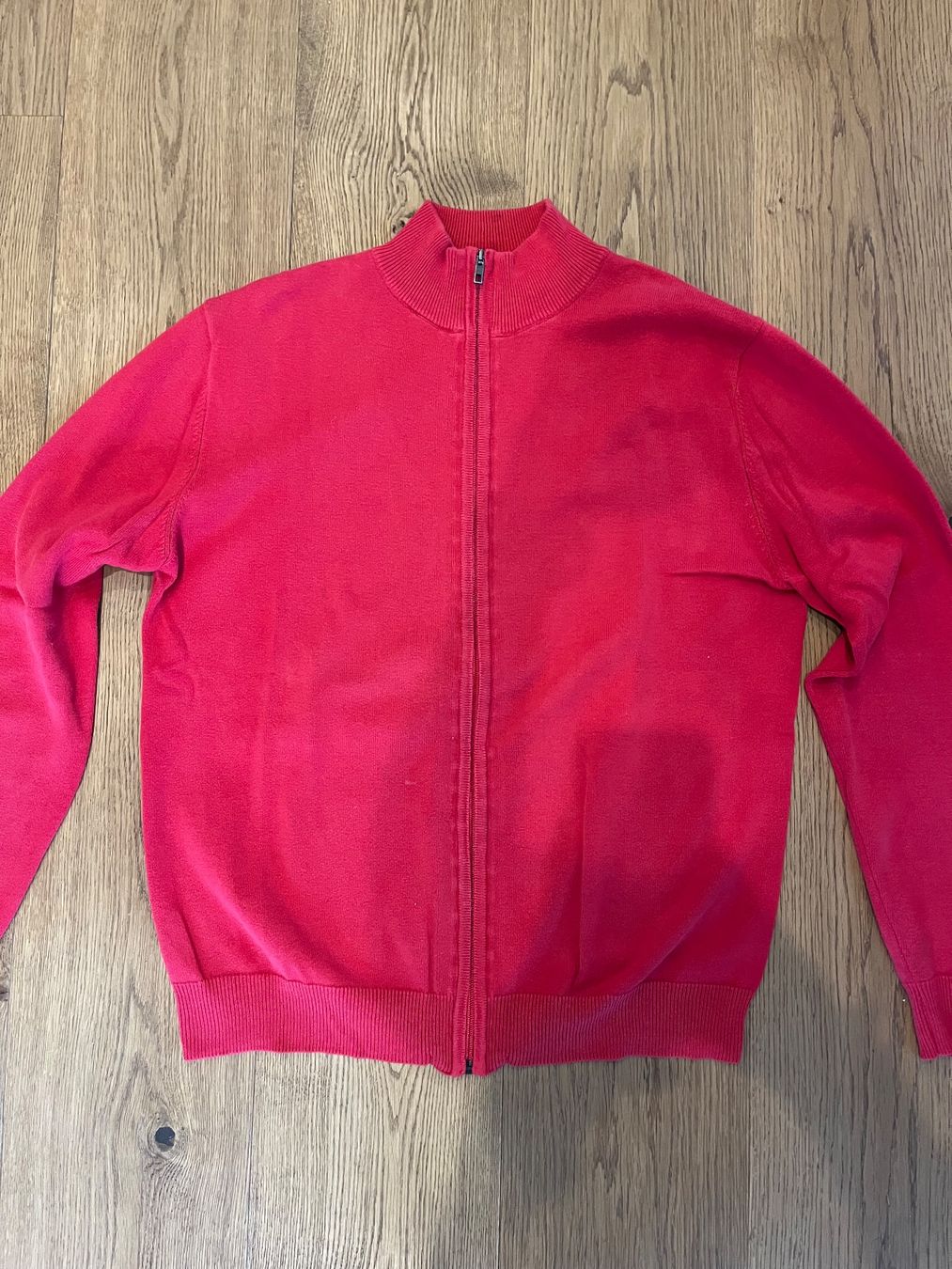 Maglioni & Felpe: Roter Pullover in Grösse M – Usato da Evilard venduto da Madmaya