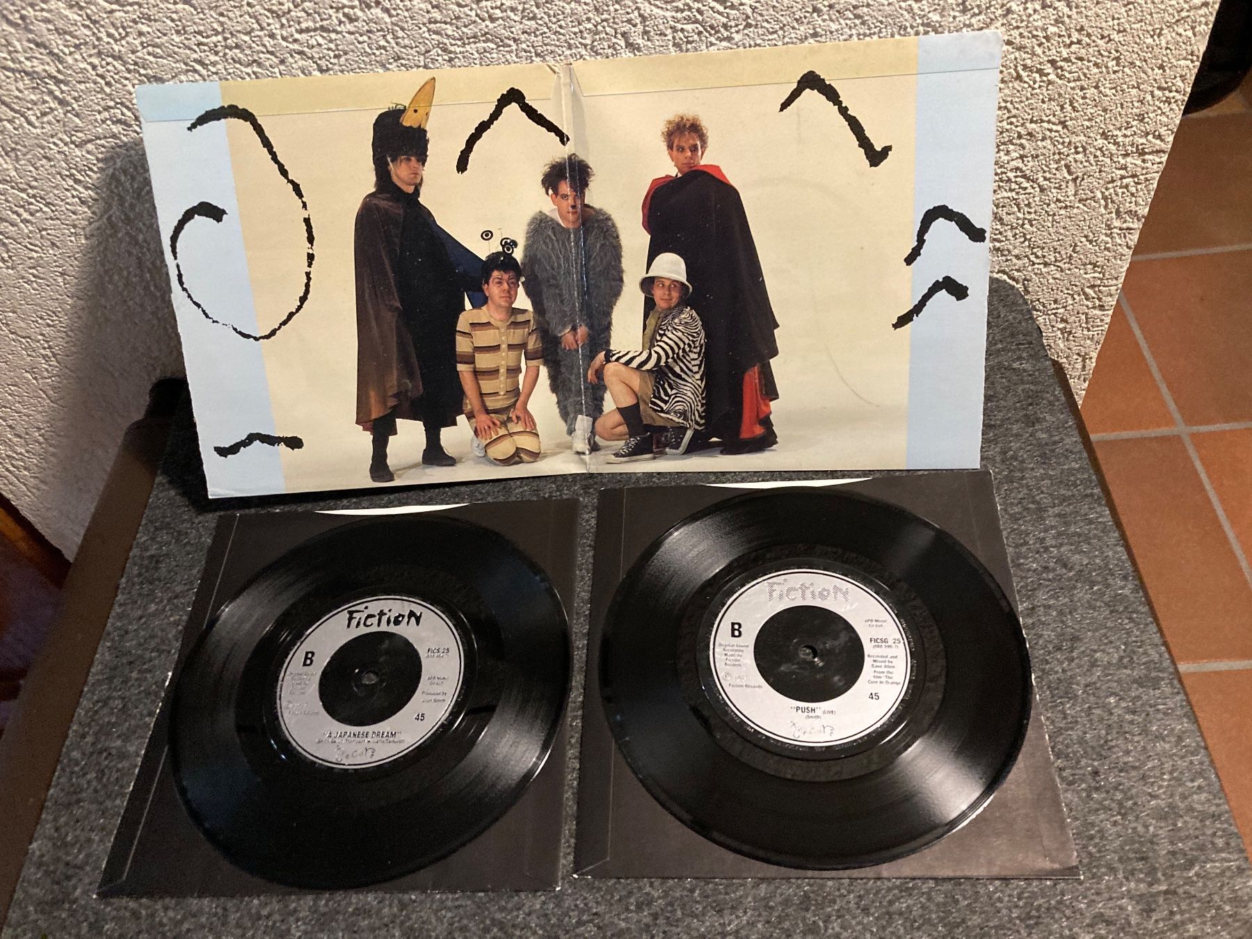 Dischi in vinile: The Cure - Why Can't I Be You? – Usato da Fribourg venduto da Karushi 1