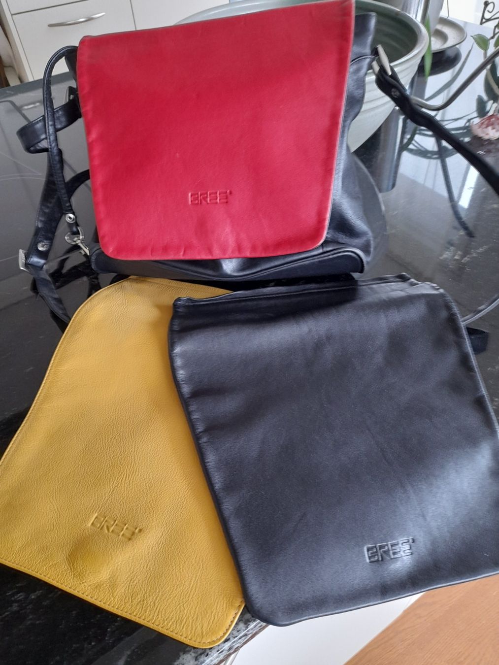 Bree Borse da donna: BREE Ledertasche Damen, schwarz, rot, gelb – Usato da Männedorf venduto da Igel24 3
