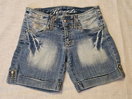 Reads Damen Jeans Shorts Hellblau Gr. 36 Used-Look Stickerei