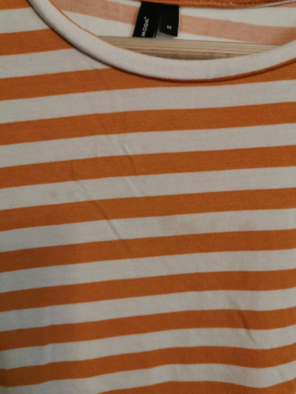 Vero Moda Blusen, T-Shirts & Tops: Gestreiftes Top Grösse M – Gebraucht aus Bonaduz von TheCahenzli 2