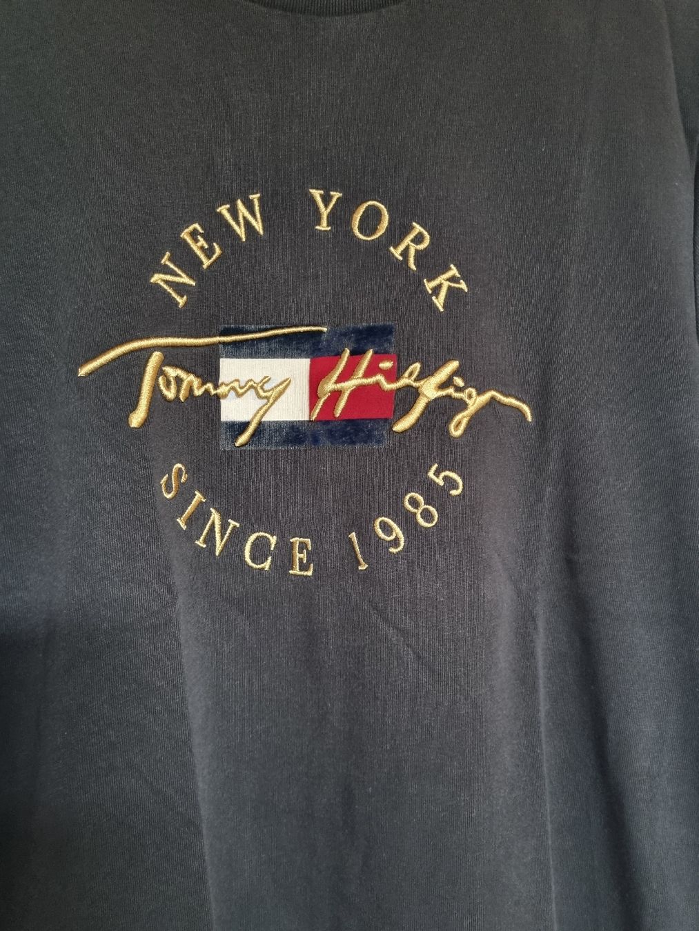 Tommy Hilfiger T-shirt: T-Shirt Tommy Hilfiger – Usato da Bätterkinden venduto da luk_6kmj 2