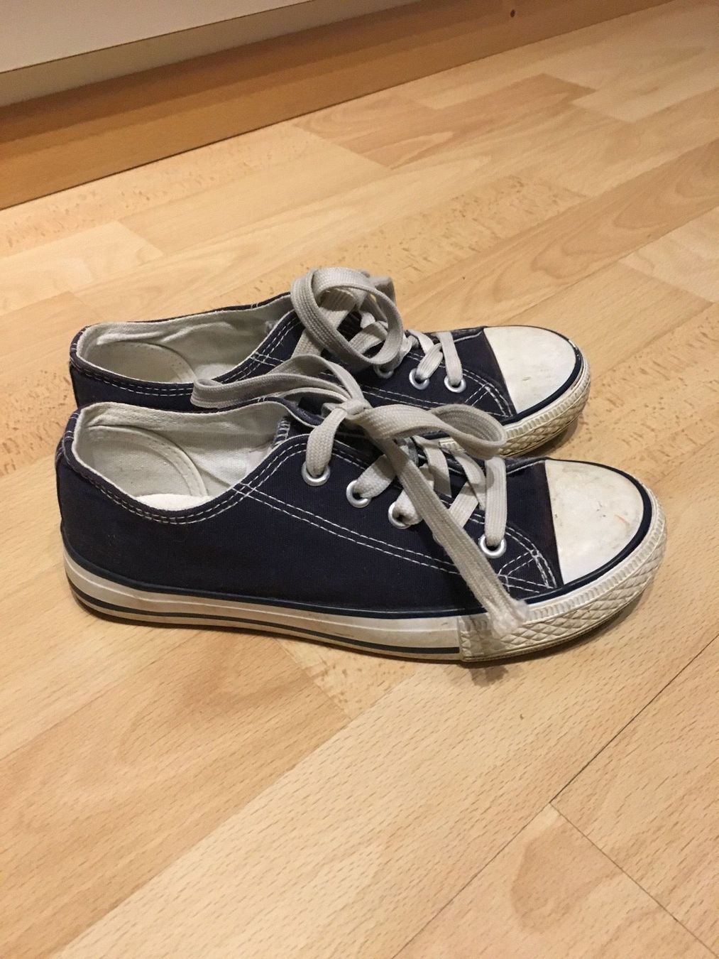 Scarpe per ragazzi: Sneakers / Schuhe Grösse 34 – Usato da Uetendorf venduto da Gar_9pvy 2