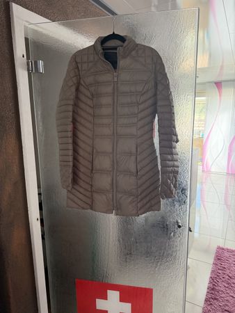 Guess Daunenjacke gesteppt beige Grösse S guter Zustand