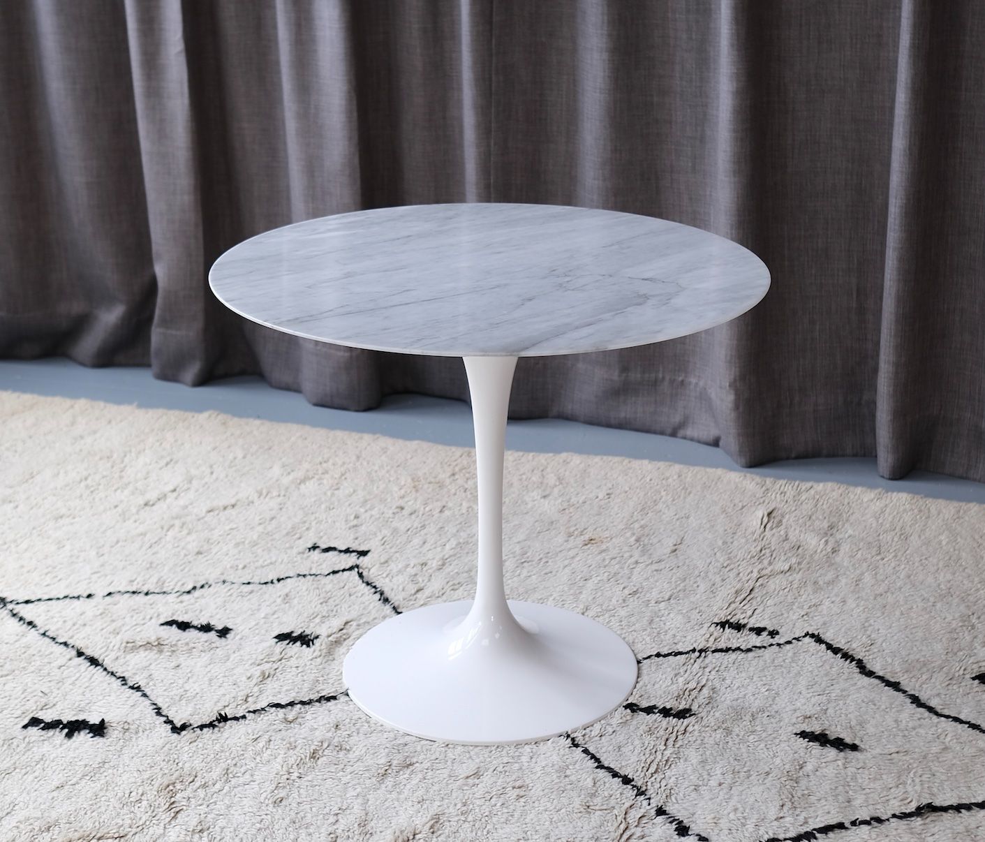 Tische: Tulpentisch Carrara Marmor / Eero Saarinen style – Gebraucht aus Bern von Zmodern_CON