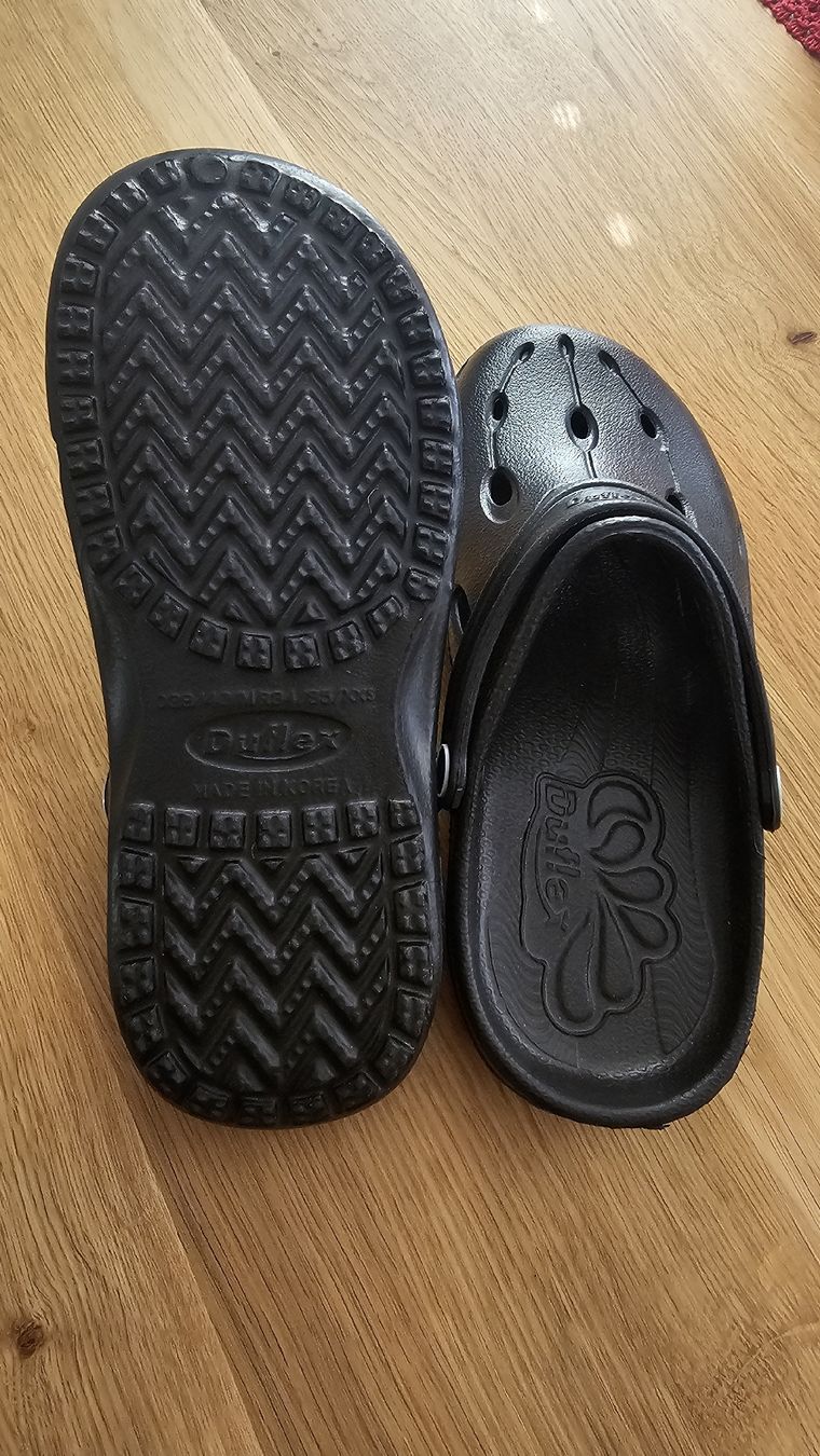 Crocs Damenschuhe: Duflex Clogs Grösse 38/40 Schwarz, NEU – Neu und originalverpackt aus Arbon von Flyaway8 1