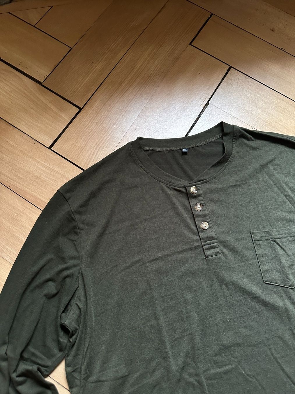 T-Shirts: Langarmshirt olivgrün XXL – Gebraucht aus Zürich von Diazaio 1