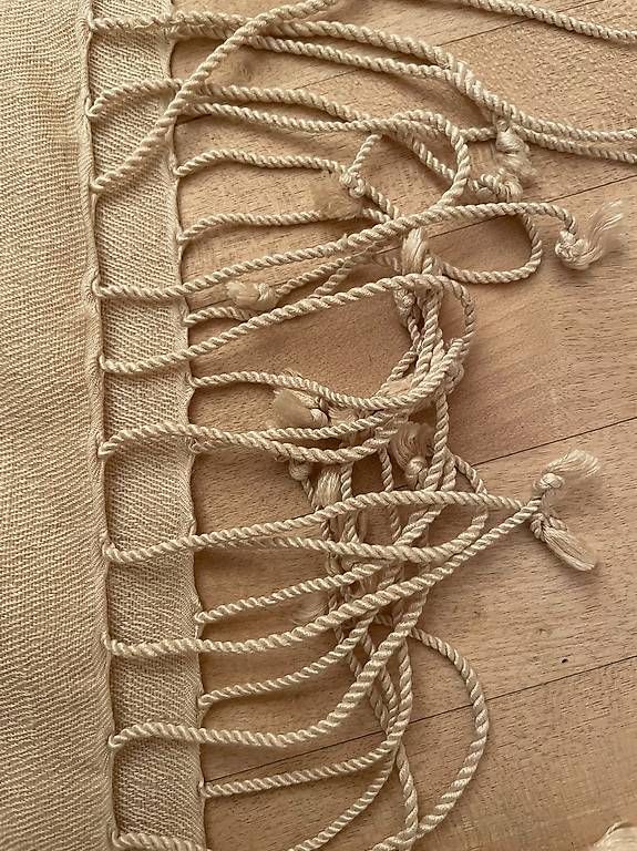 Foulard & Sciarpe: Paschminaschal beige mit Zötteli – Usato da Kilchberg ZH venduto da familiy 1