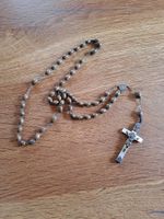 Rosenkranz mit Holzperlen und Kreuz gebraucht Zustand