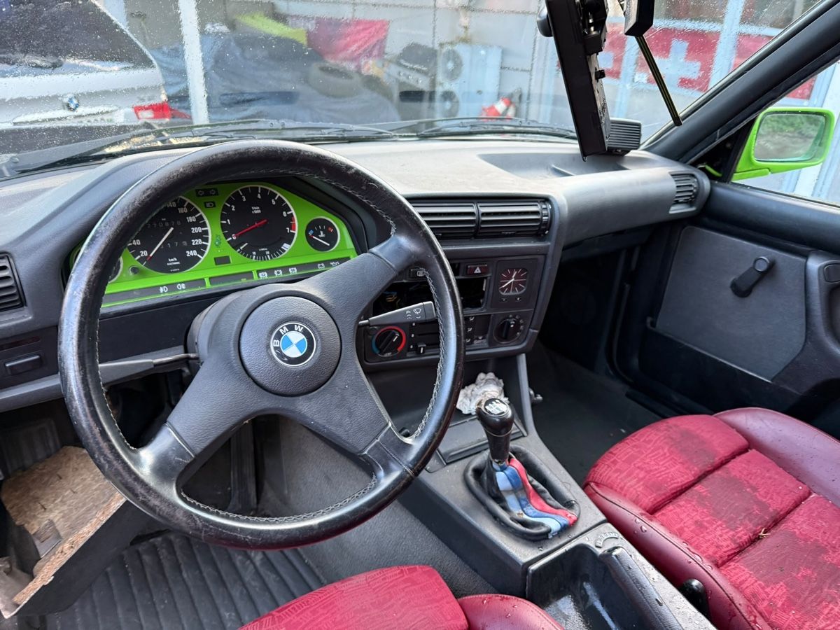 BMW Autos: BMW 320i e30 – Defekt aus Landquart von dark68 2