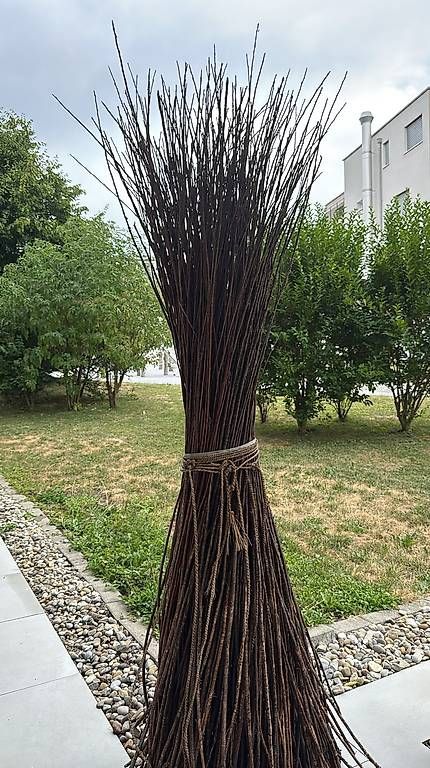 Toutes les décorations: Weidenbündel knapp 200cm hoch – D'occasion à Kollbrunn par datu80