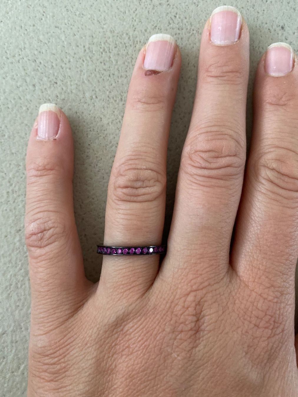 Bagues: schwarzer Silberring mit lila Steinchen – D'occasion à Zürich par ClosetQueen 1