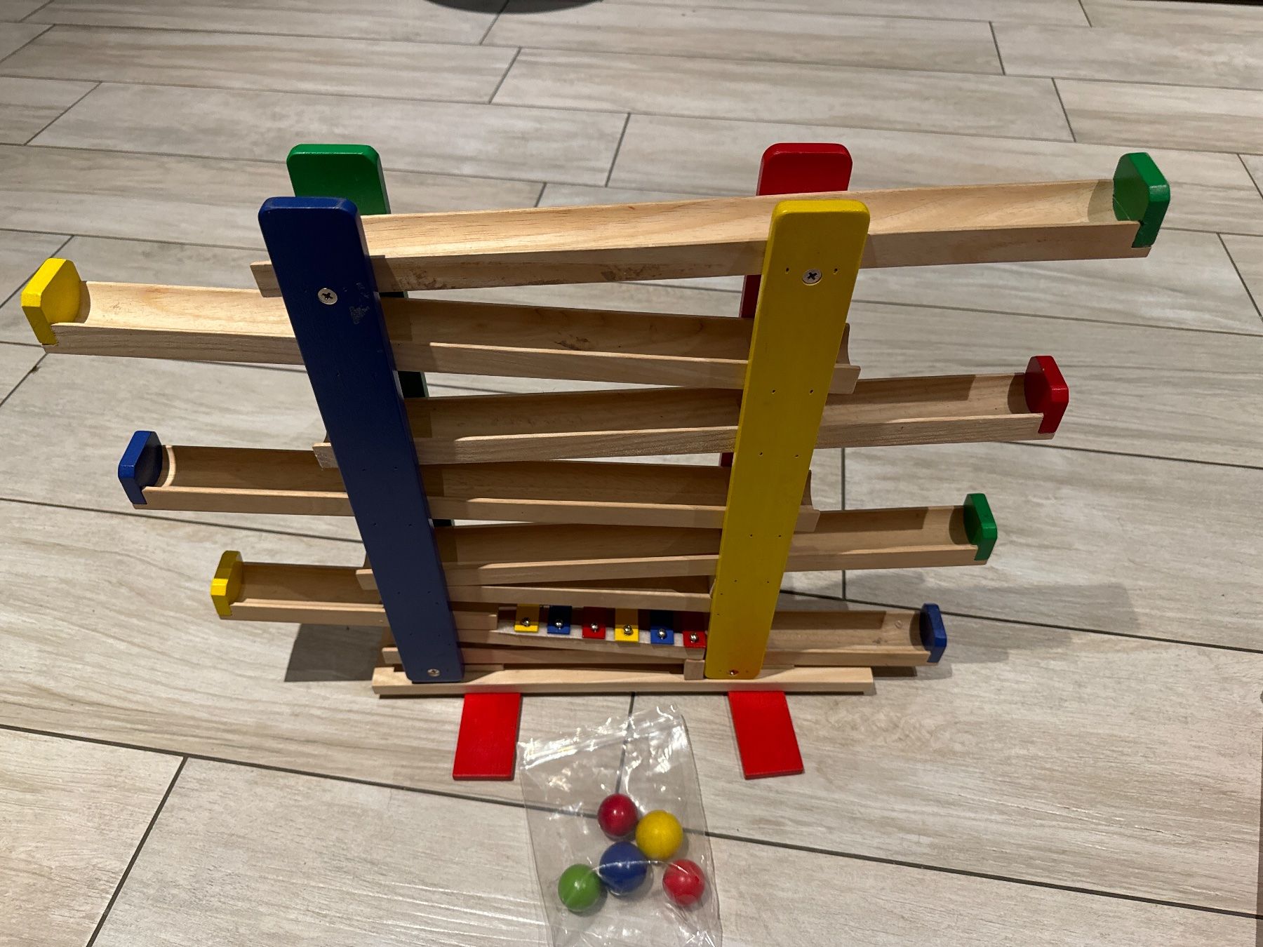 Spielzeuge: Holz Kugelbahn mit Xylophon – Gebraucht aus Gelterkinden von Familienferien 4