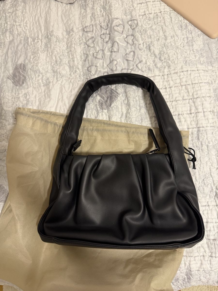 Taschen für Damen: Handtasche Schwarz Kunstleder – Gebraucht aus Basel von sid_dem