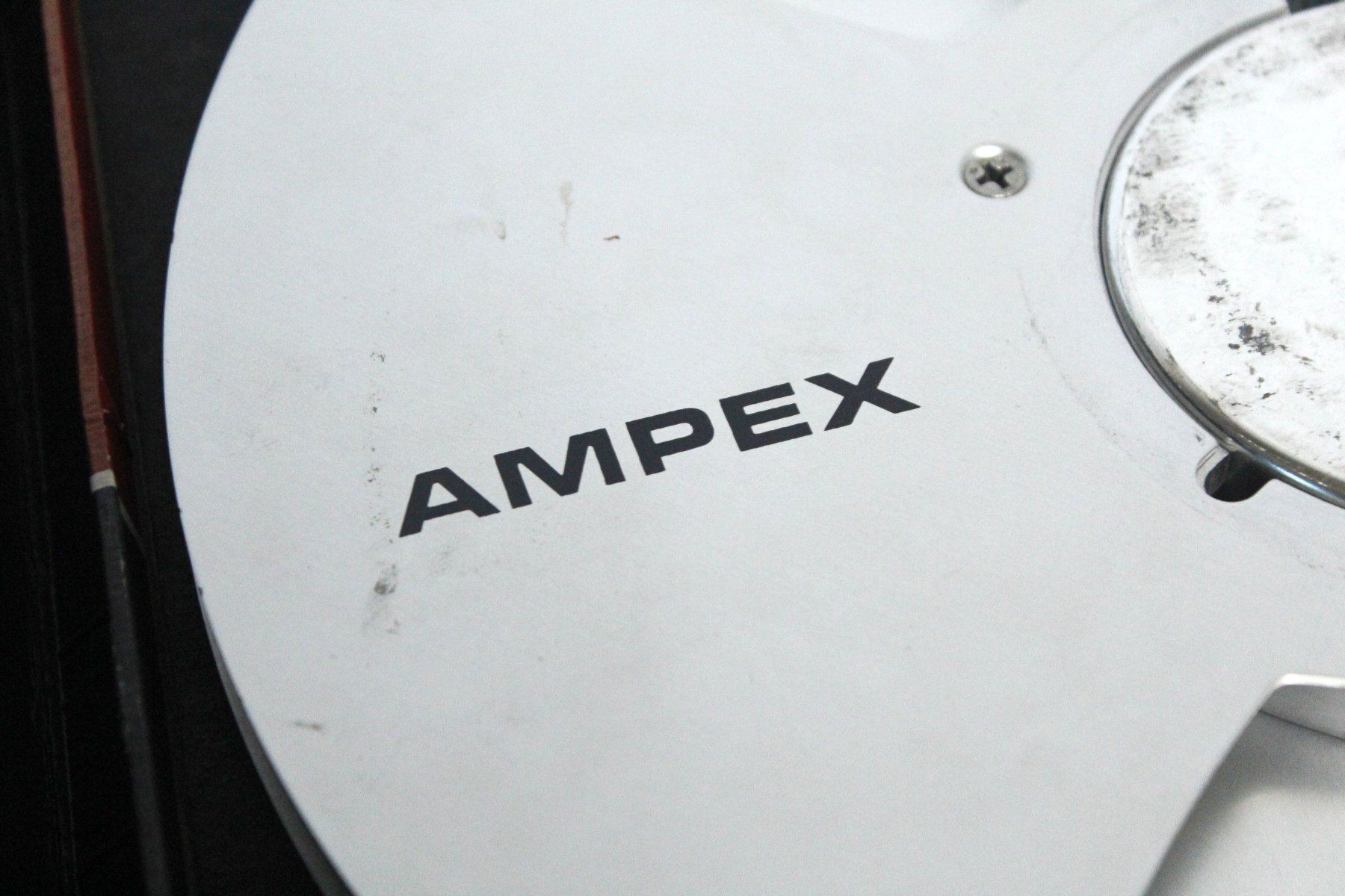 Ampex Bandmaschinen: AMPEX - 265 mm. silberne Aluminiumspulen, originaler Karton – Gebraucht aus Bern von kultiges 2