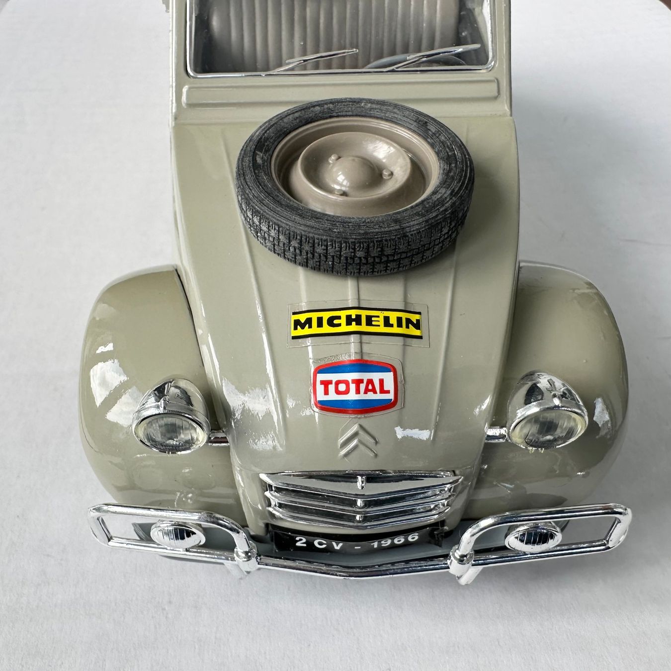 Citroën Modellini d'auto: Citröen 2CV Modell, Döschwo  1:17 – Usato da Adligenswil venduto da e17s15 5
