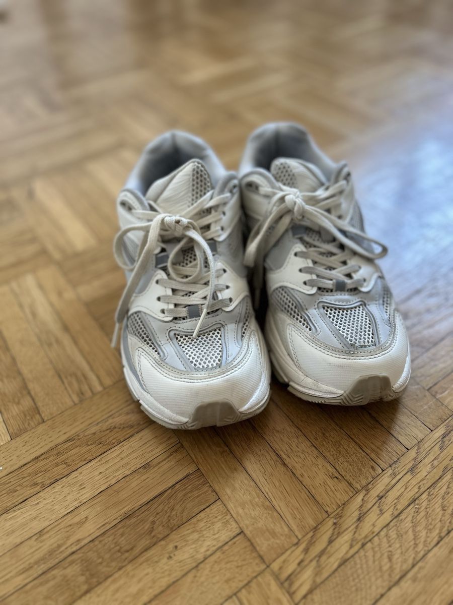 Zara Scarpe da donna: Weisse Zara Sneakers – Usato da St. Gallen venduto da avl_k5my 2