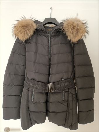 Schwarze Winterjacke mit  echtem Fell in Grösse M, NEU!