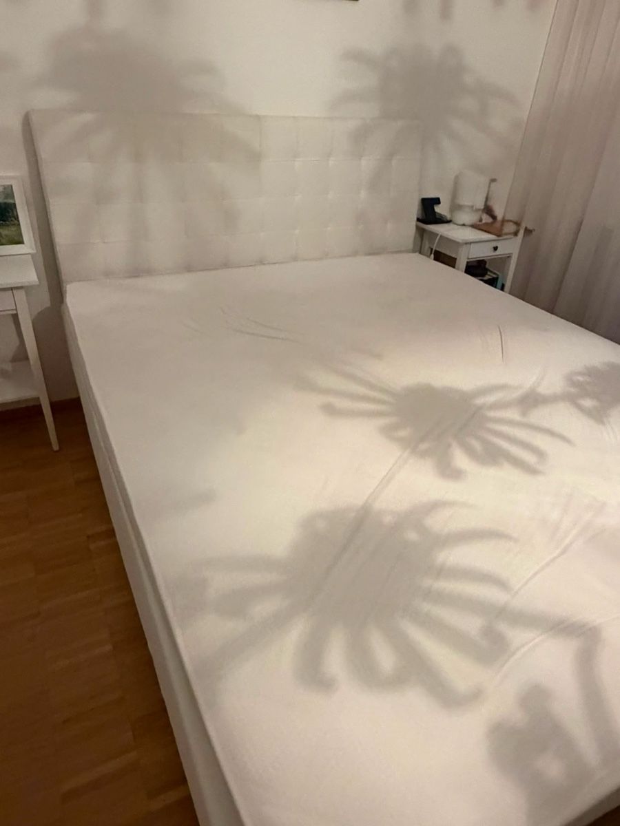 Lits: Boxspringbett weiss mit Kopfteil – D'occasion à Gossau ZH par lim_67nn