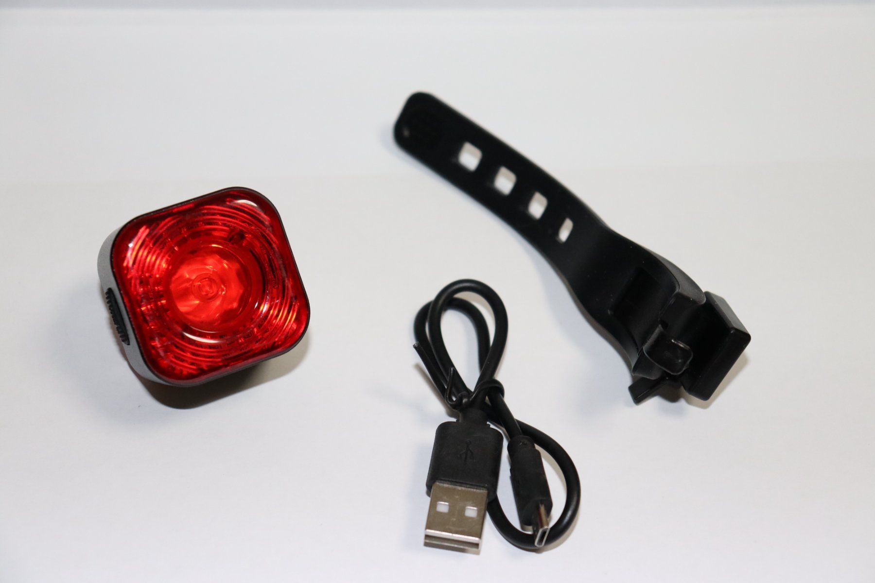 Pezzi di ricambio: USB Velo-Rücklicht mit Vibrationssensor, neuwertig – Nuovo e nell'imballaggio originale da Bern venduto da Maxdamato 3
