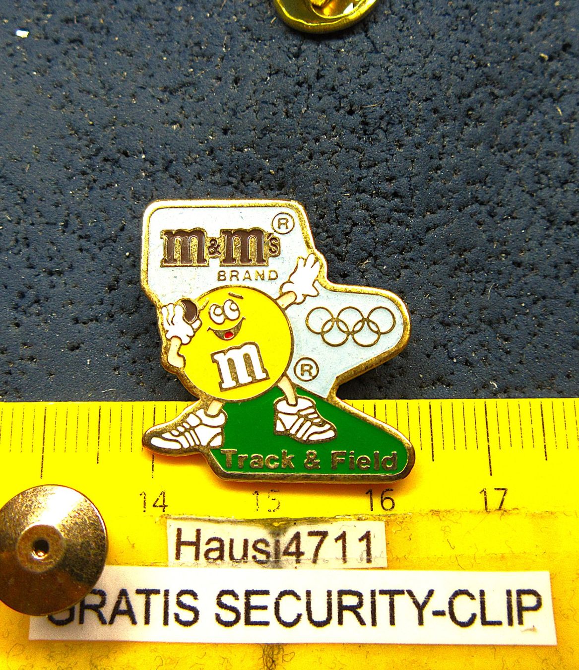 Plaquettes & Badges: OLYMPIA PIN m&m TRACK & FIELD GOLDIG – D'occasion à Ettingen par Hausi4711