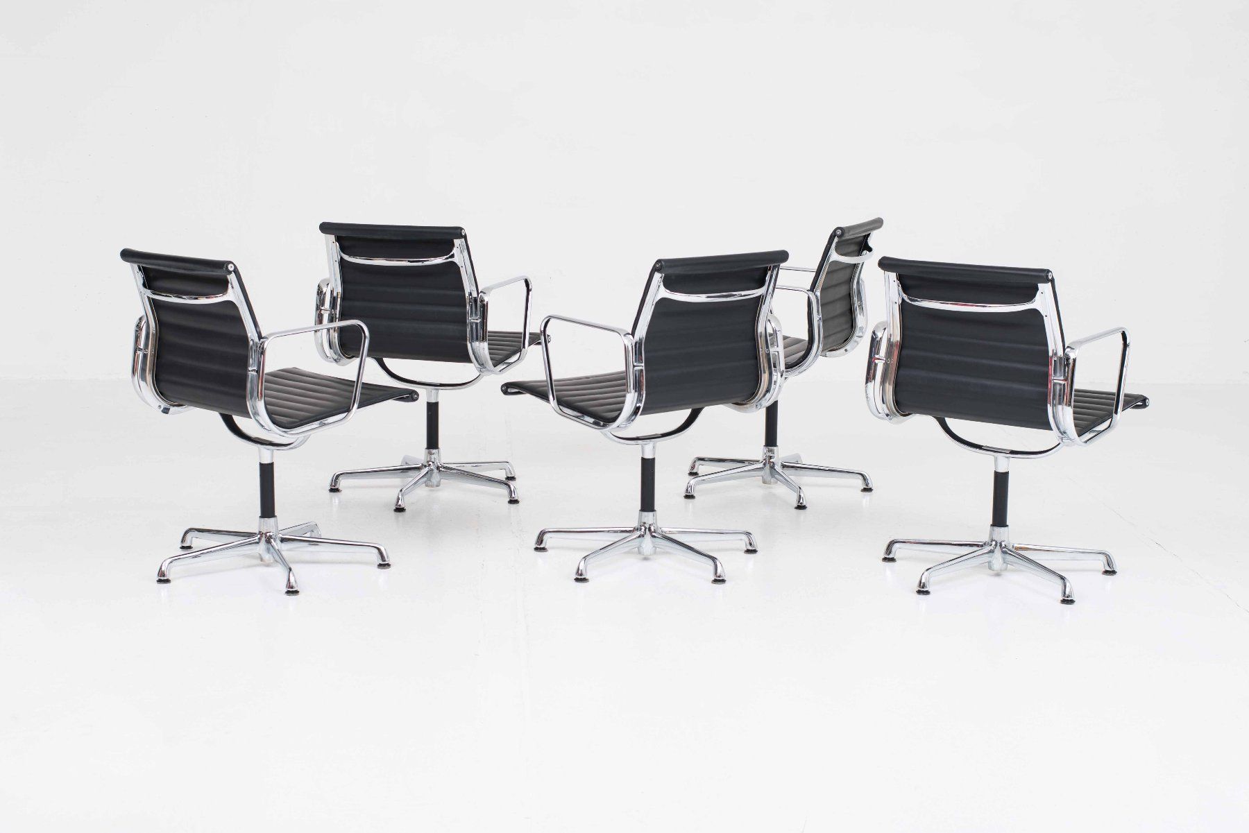 Vitra Sedie: ICF EA 108 Bürostuhl von Eames in schwarzem Leder – Usato da Zürich venduto da STUZH38 1