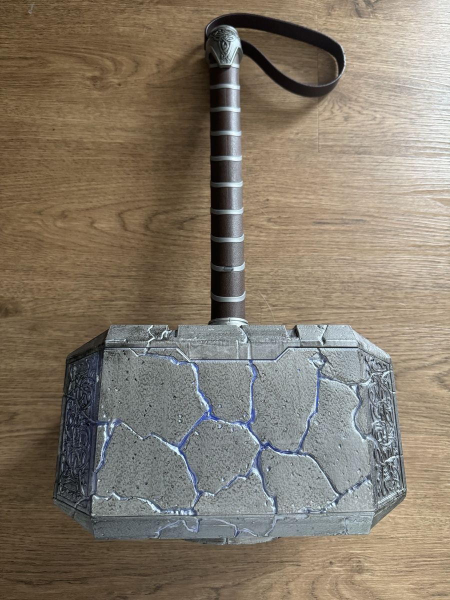 Marvel Statuette: Marvel Legends Thor Mjölnir Hammer 1:1 Replica  – Usato da Glarus venduto da gre_7llq