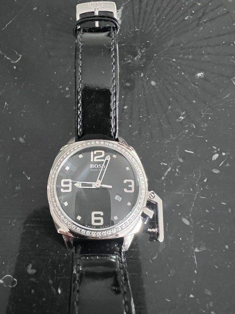 Hugo Boss Uhren: Armbanduhr von BOSS mit Steinbesatz – Gebraucht aus Kilchberg ZH von SabineF01 1