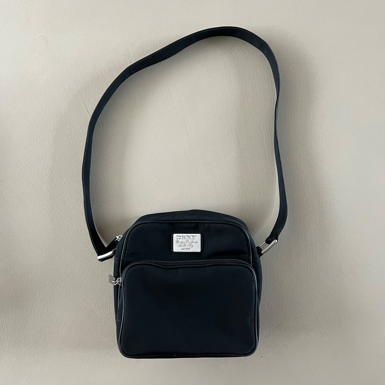 DKNY Borse da donna: DKNY Umhängetasche 🖤 – Usato da Zürich venduto da ClosetQueen 1