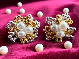Elegante Blumen Ohrstecker Gold Weiß - Handgemacht - Unikat