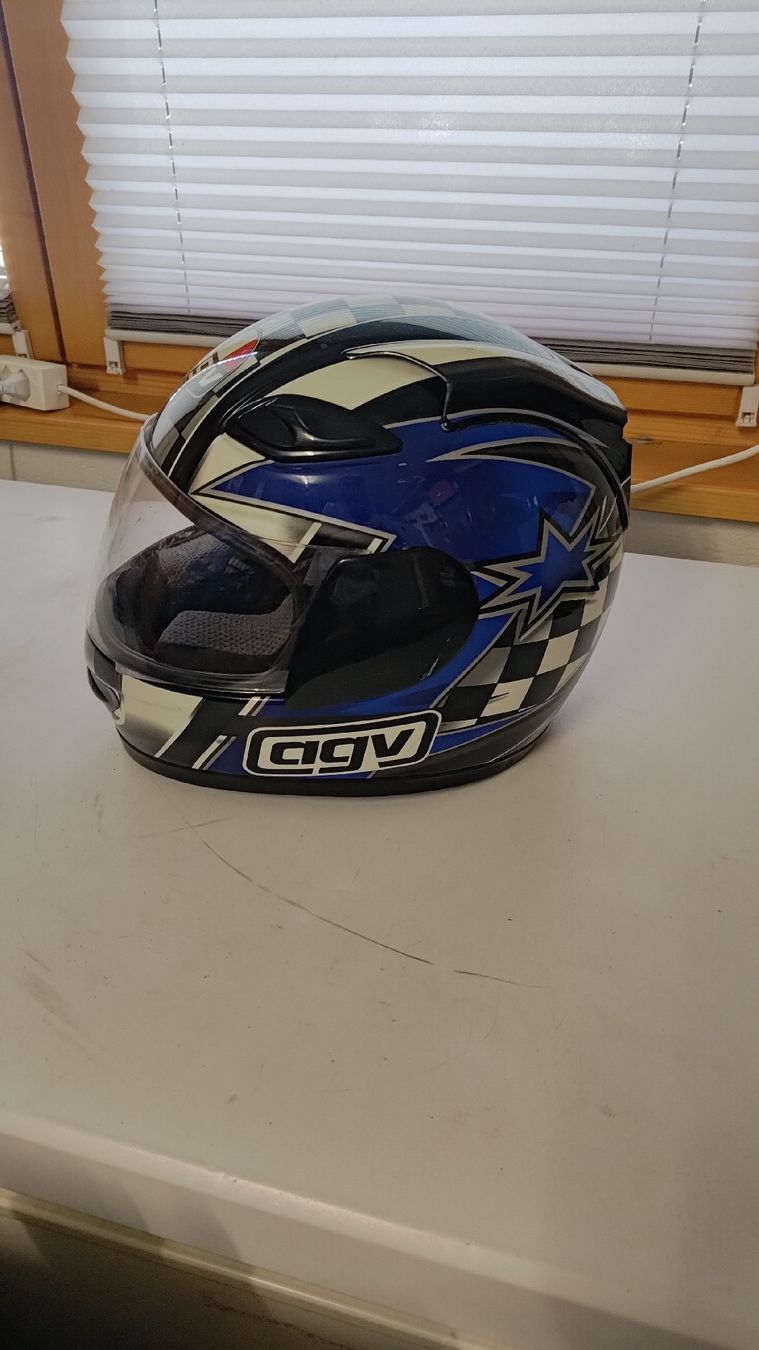 AGV Caschi & visiere: Helm Motorrad Agv – Usato da Poschiavo venduto da Linuzzo80