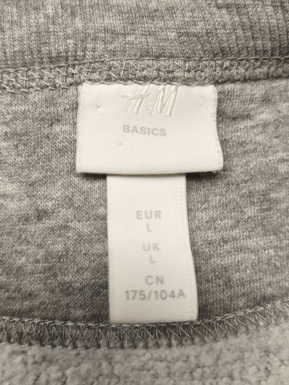 H&M Pullover & Sweatshirts: Grauer H&M Pullover Grösse L neuwertig – Gebraucht aus Emmetten von SecondhandSiska 3