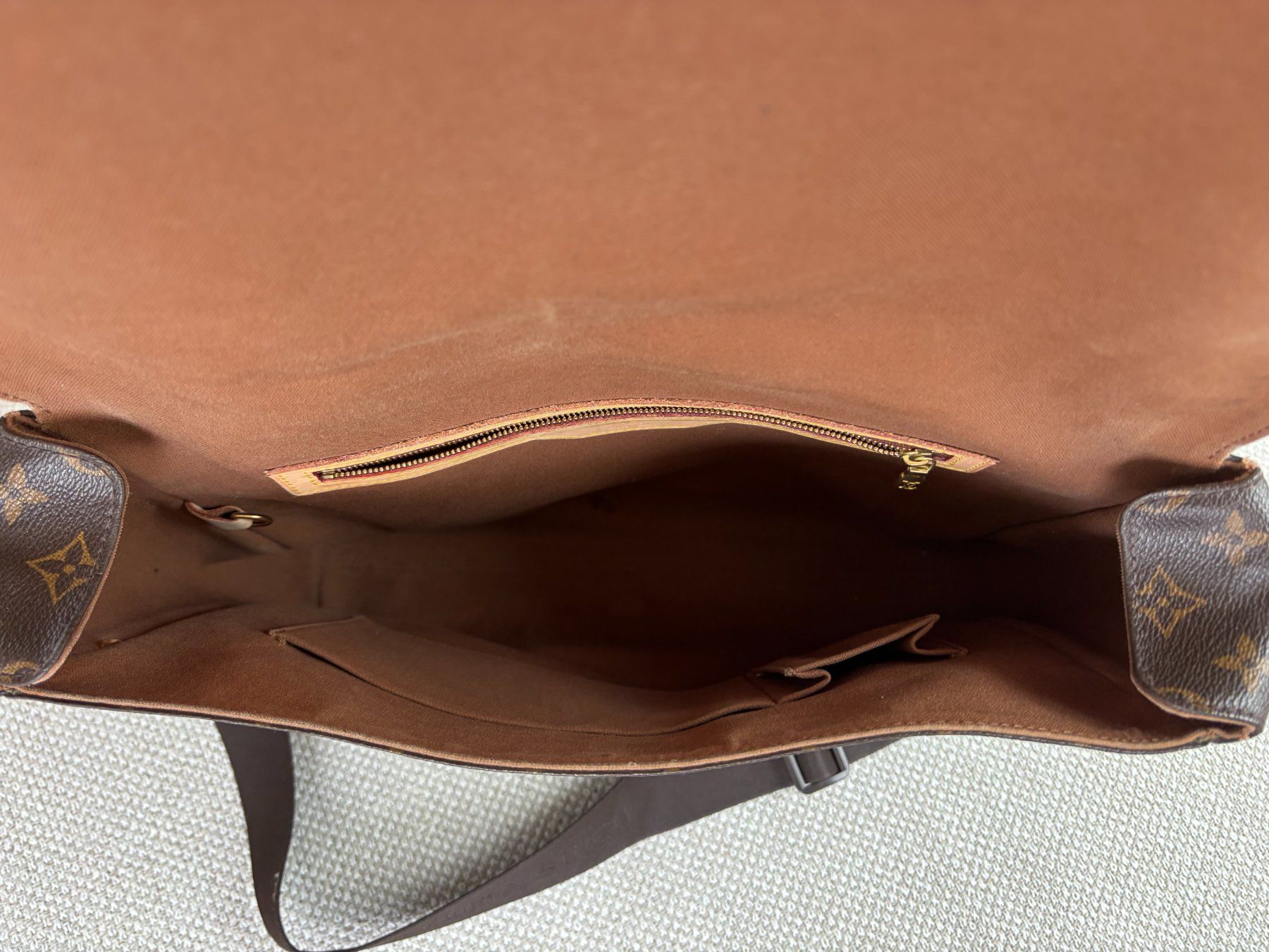 Louis Vuitton Borse: LOUIS VUITTON Messenger Bag – Usato da zürich venduto da CVolker 3