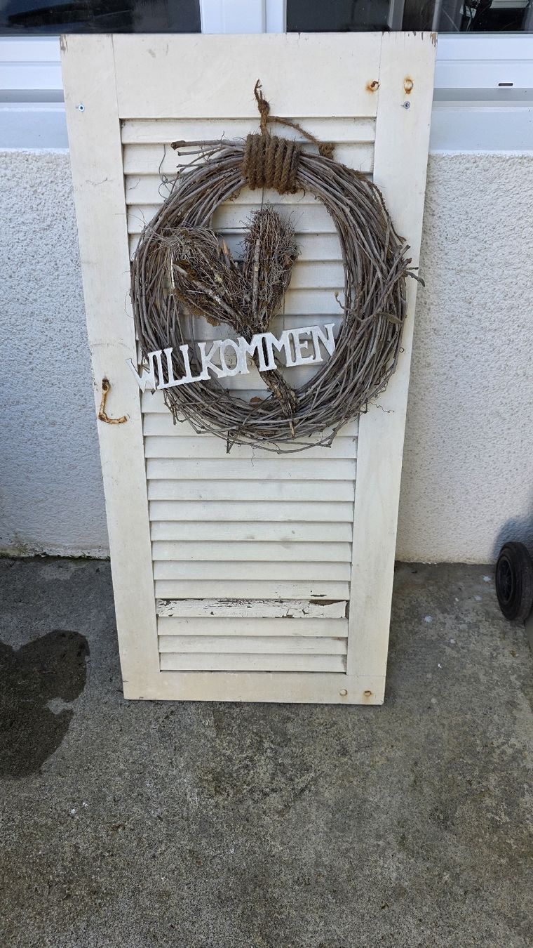 Tutte le decorazioni: Rustikaler / Shabby chic Fensterladen mit Willkommen Kranz – Usato da Geltwil venduto da Manu-7 1